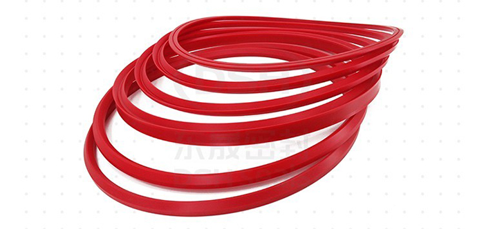 車削油封（英文Turning seal）是由原材料經(jīng)過(guò)加溫溶化后高壓擠出成型的油封，東晟油封告訴您模壓液壓油封與無(wú)模具車削油封之間的區(qū)別都有什么？